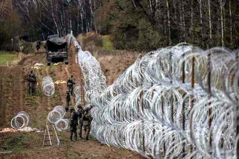 Polônia duplica presença militar na fronteira com a Bielorrússia