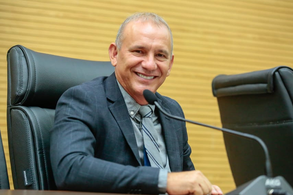 Deputado Ezequiel Neiva garante mais segurança em escola de Machadinho do Oeste com recurso para construção de muro