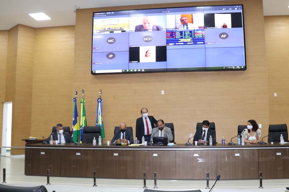 Em sessão extraordinária, deputados estaduais  votam vetos e projetos do Executivo