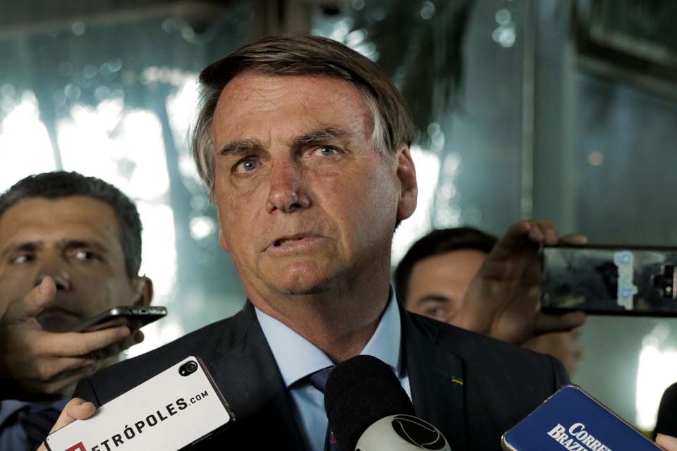 Bolsonaro determina criação de conselho para ações na Amazônia