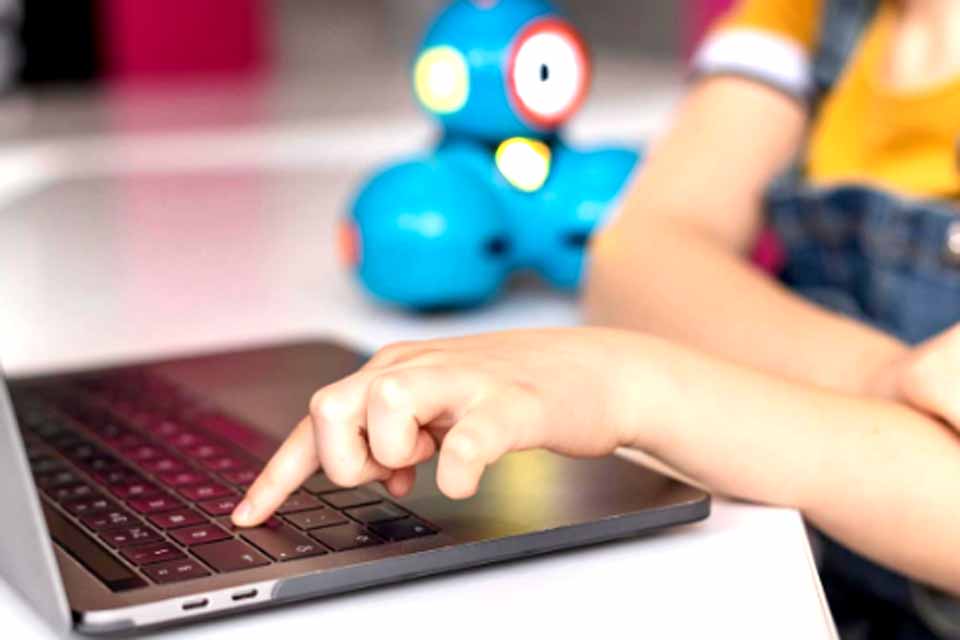 Nova lei garante mais segurança para crianças e adolescentes na internet