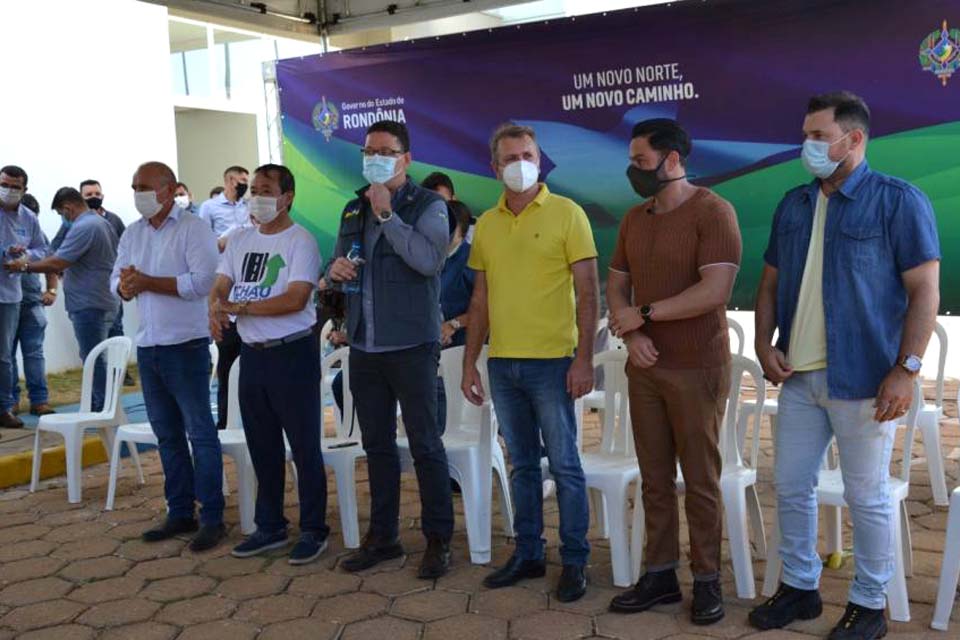 Ao entregar benefícios para o Cone Sul, governador cita honra, transparência e combate à corrupção em Rondônia