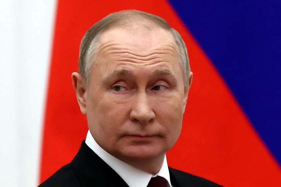 Vladimir Putin é acusado de enviar dublê em visita à Ucrânia