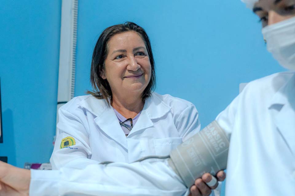 Dia da Enfermagem: Com a missão de cuidar do próximo, enfermeiros garantem assistência e bem-estar ao paciente