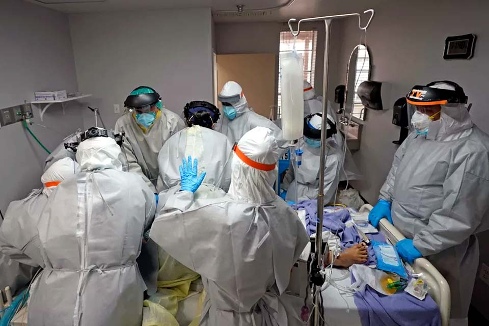 Casos de novo coronavírus nos EUA chegam a 3 milhões, diz universidade