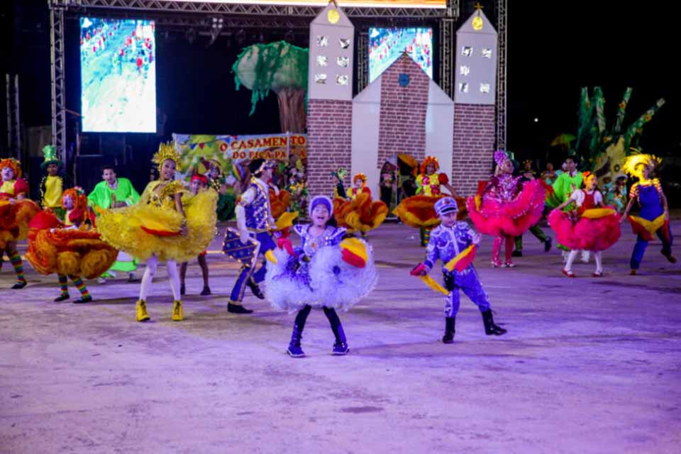Quadrilhas emocionam o público com temas culturais e poéticos no Arraial Flor do Maracujá