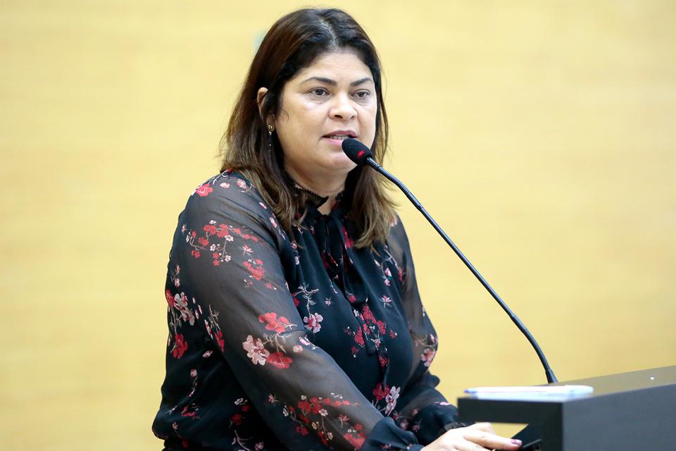  Cassia Muleta comemora sanção de projeto de sua autoria proibindo concessionária de energia a lançar nomes de devedores no SPC e Serasa