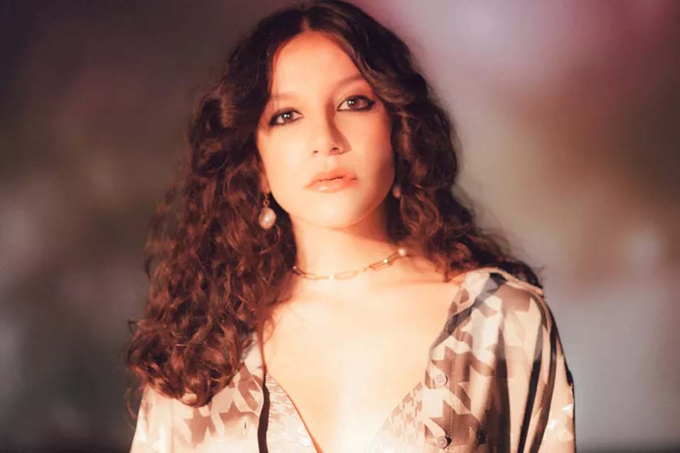 Do gospel ao pop: 'Sou crente, mas também sou gente', diz Priscilla Alcântara