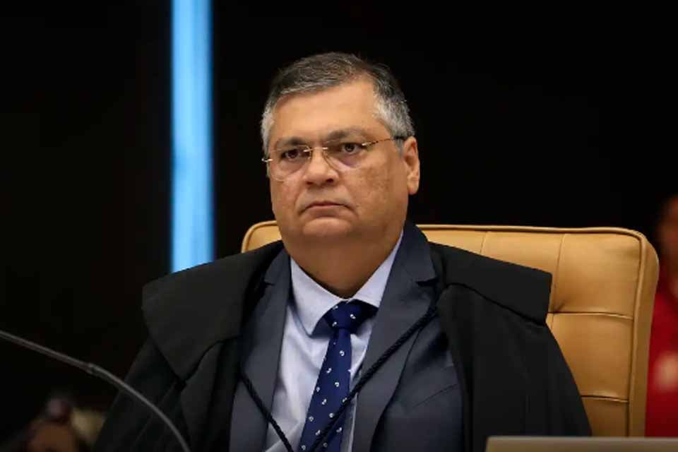 Dino suspende trecho de PL que libera emendas do orçamento secreto