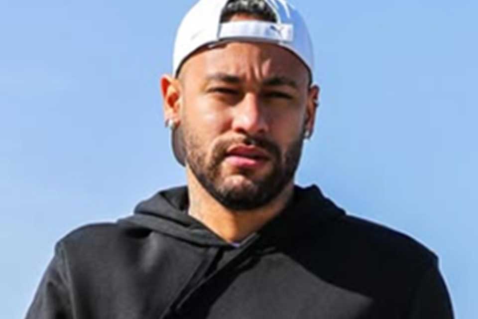 Mãe de suposta filha de Neymar critica demora em exame de DNA: “Em busca de um direito”