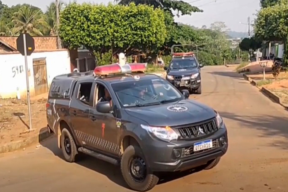 Motorista de aplicativo e comparsa são presos acusados de roubos e trafico