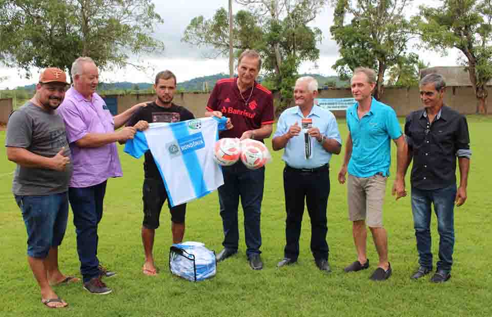 Adelino Follador participa da entrega de Kits Esportivos em Cacaulândia