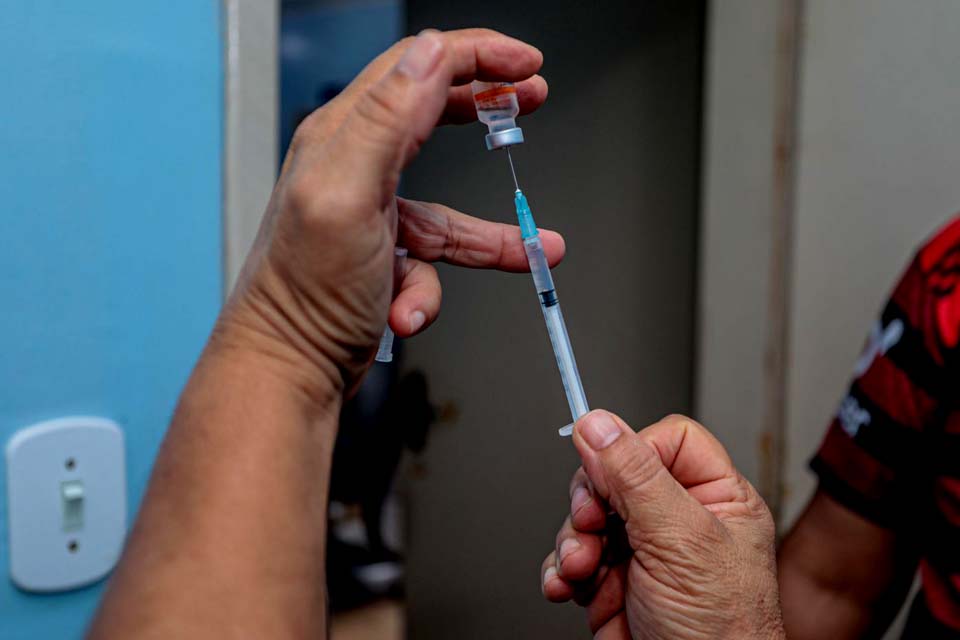 Prefeitura de Porto Velho inicia nova etapa de vacinação contra a Covid-19; cerca de 2.400 profissionais de saúde devem receber a primeira dose