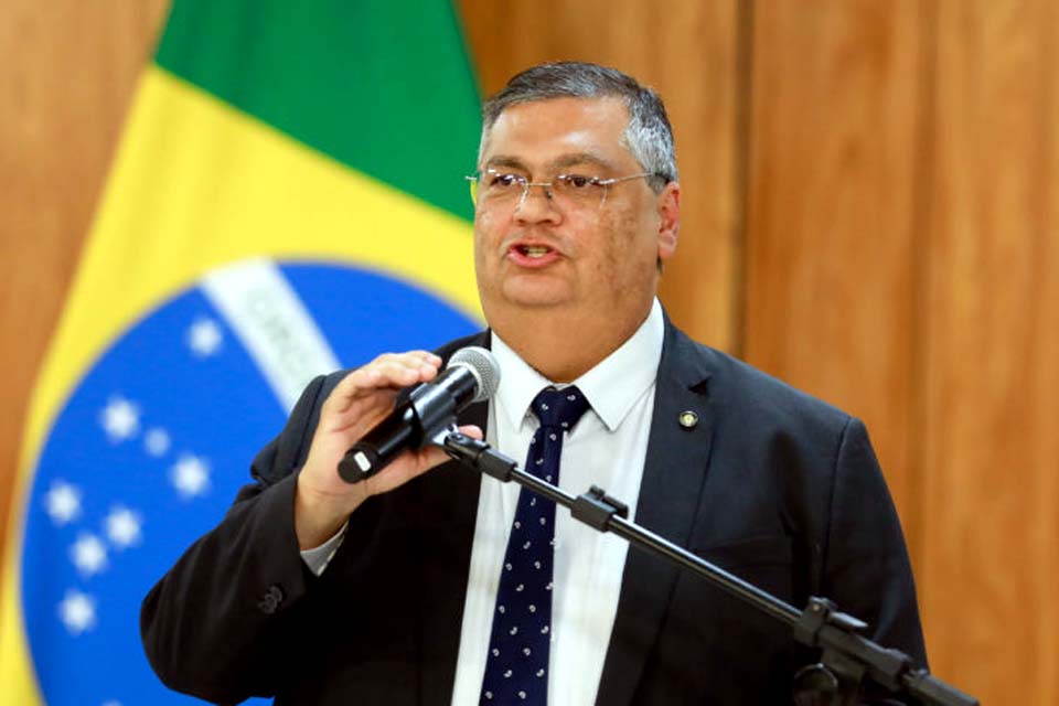Dino diz que governo vai aumentar forças de segurança na Amazônia