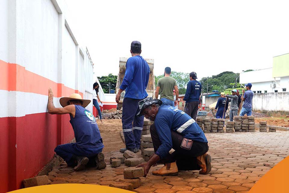 Semosp de Ji-Paraná implanta calçadas na área interna do prédio construído para o Samu