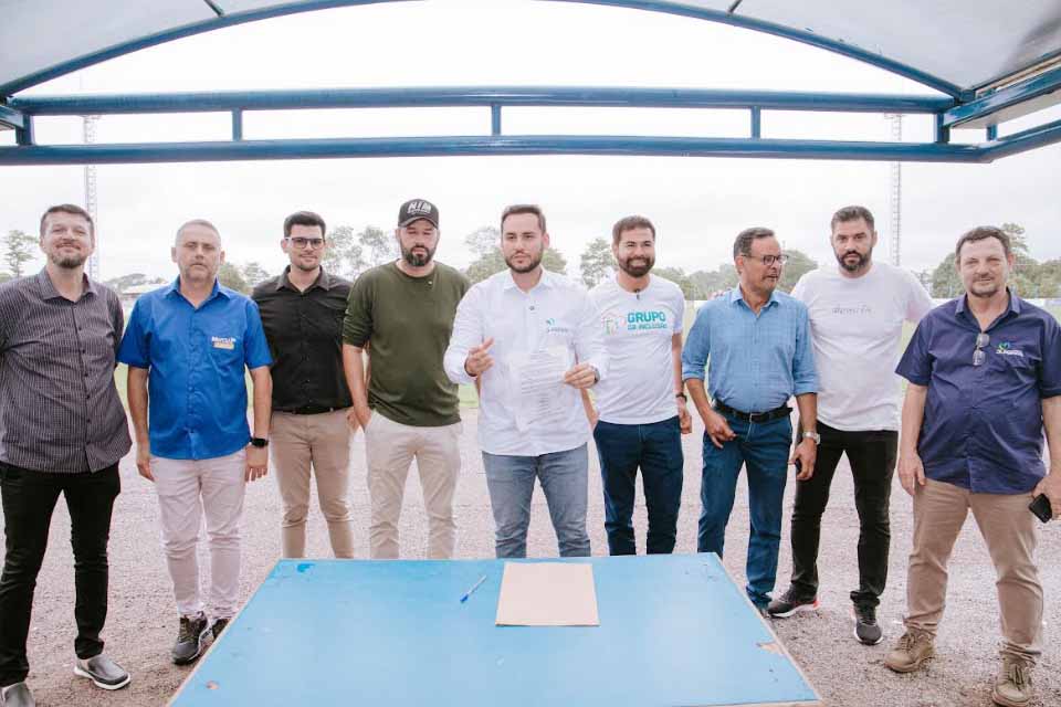 Prefeito assina ordem de serviço para recuperar iluminação do Biancão