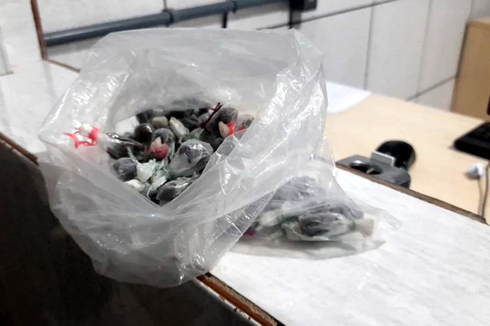 Apenado é flagrado com mais de 50 porções de maconha na cueca em presídio