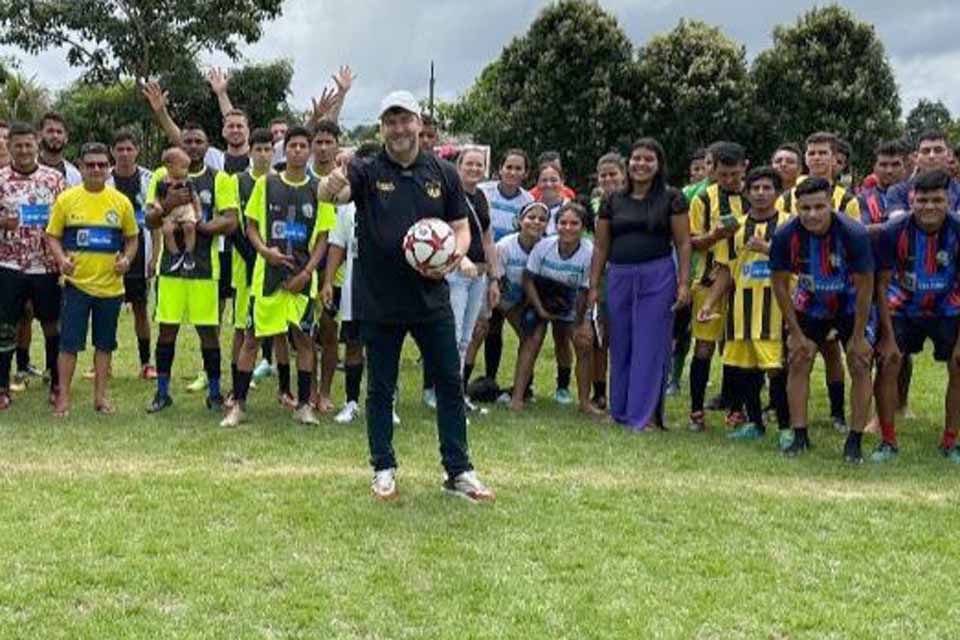 Deputado Alex Redano participa da entrega de materiais esportivos em Itapuã do Oeste
