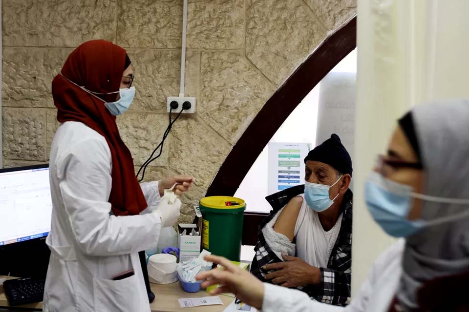 Israel vai vacinar prisioneiros palestinos contra a Covid-19