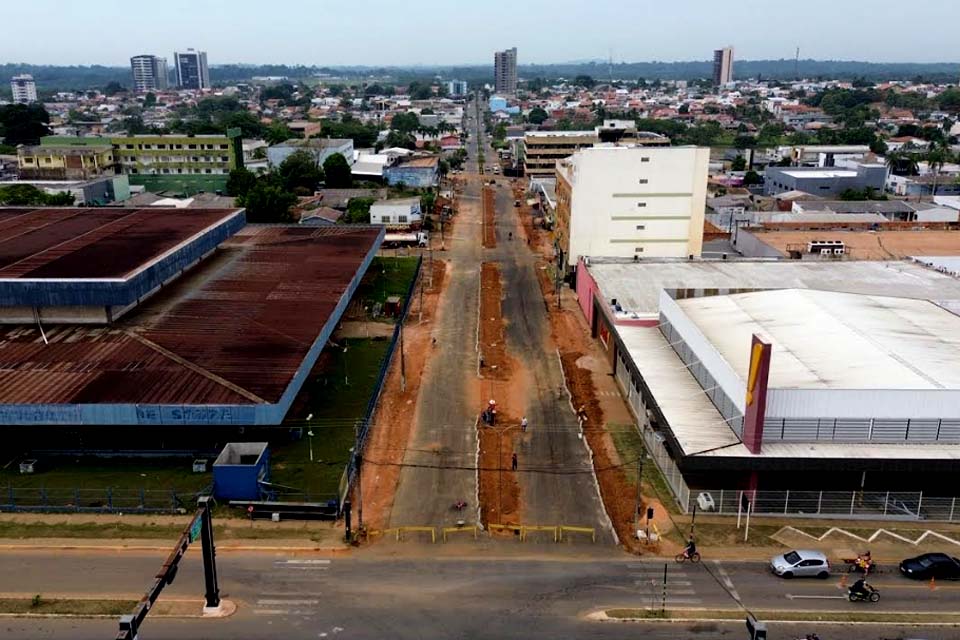 Avenida 6 de Maio recebe canteiro central; prazo de entrega da obra está previsto para 15 de novembro