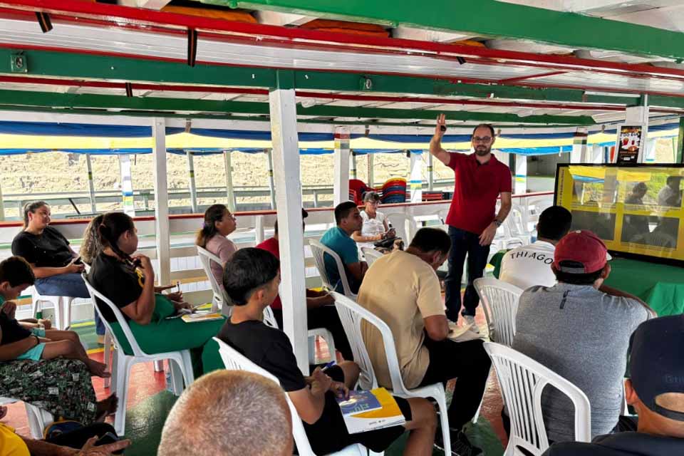 Semtel promove capacitação para atendimento nos passeios de barco do rio Madeira