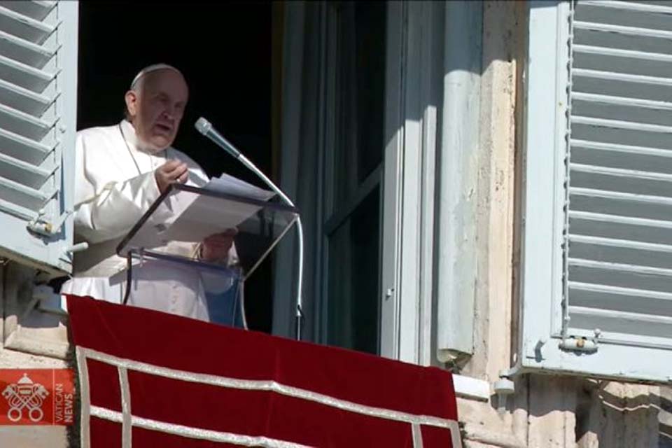 Papa Francisco tem melhora e quadro estável, diz hospital