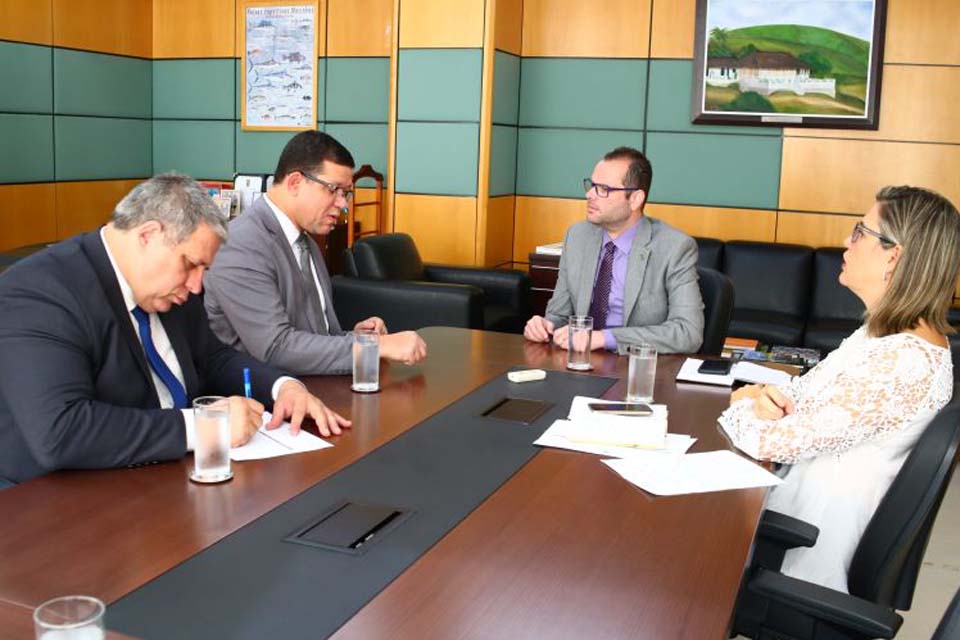 Governador Marcos Rocha demanda fábrica de gelo ao secretário Nacional da Aquicultura