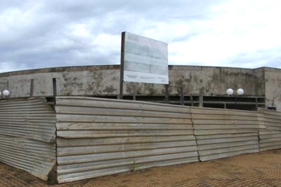 Idealizado há mais de 10 anos, Teatro Municipal ainda depende de verbas para ser concluído