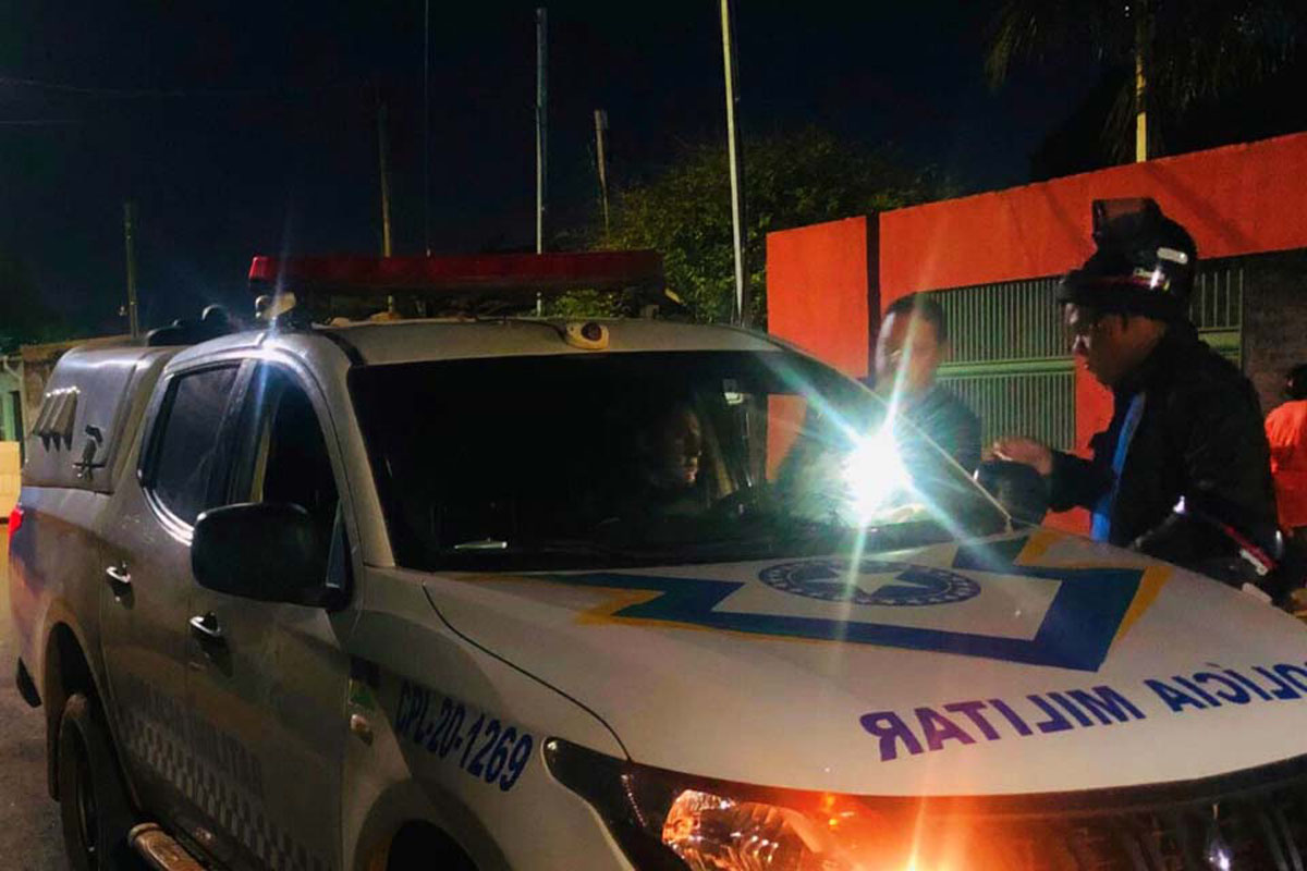 Adolescente de 16 anos é alvejado com tiro por dupla de moto na zona leste