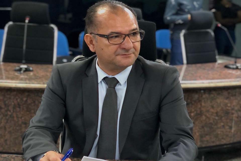 Vereador Paulo Tico tem pedido atendido para encascalhamento no Bairro Igarapé 