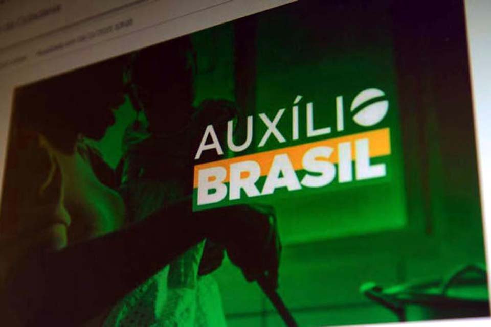 Governo espera incluir 2 milhões de famílias no Auxílio Brasil com aprovação da PEC 'Kamikaze'