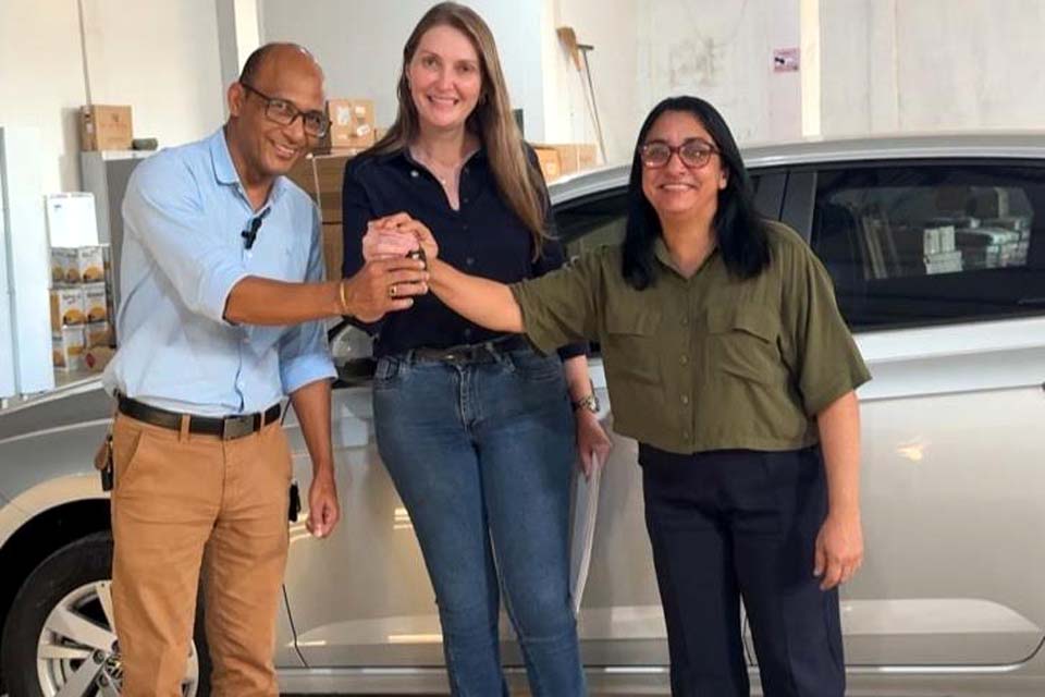 Deputada Gislaine Lebrinha reforça saúde de Buritis com entrega de veículo à UBS local 