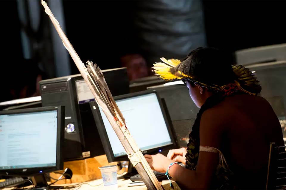 Ensino a distância estimula inclusão indígena, mas qualidade é desafio