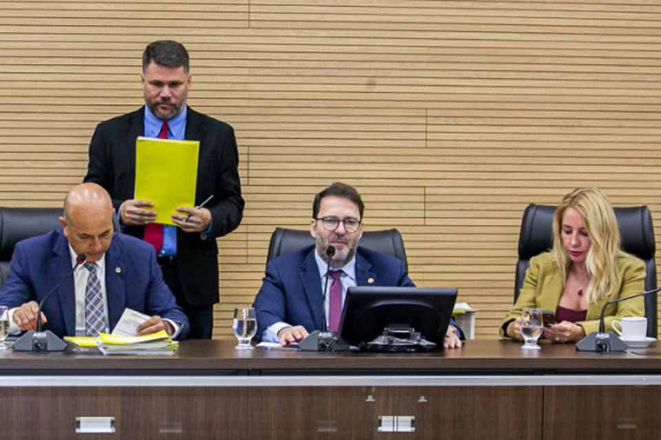 Deputados aprovam abono natalino para servidores da Defensoria Pública de Rondônia