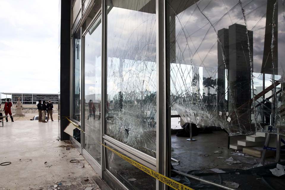 Operação da PF cumpre mandados contra envolvidos em atos golpistas