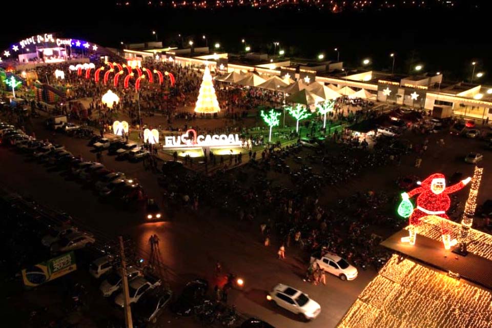 Município celebra 45 anos com entrada triunfal de “Papai Noel”, entregue de bicicletas a “Jovens Gênios