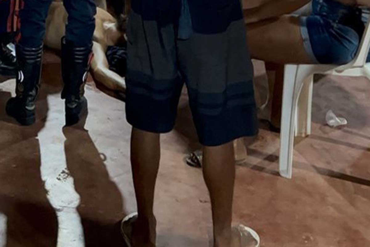 Homem é esfaqueado em briga por causa de mulher em bar