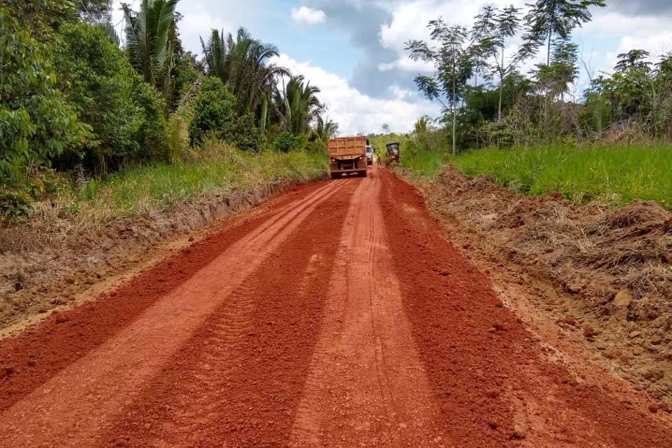 Semagric trabalha na recuperação de estradas na região de Jaci Paraná