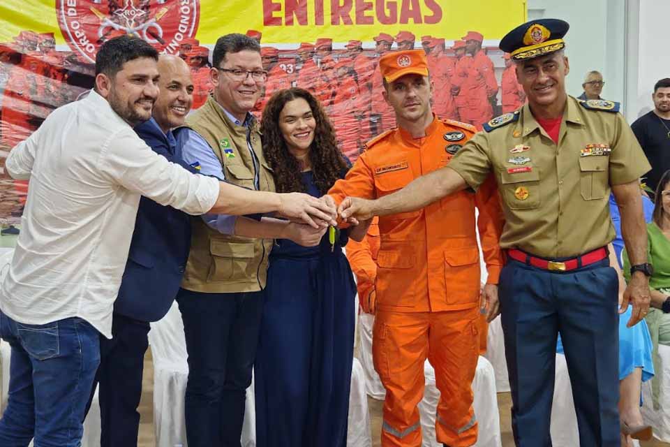 Jean Mendonça participa de inauguração da nova sede do Corpo de Bombeiros e solicita caminhão ABT para corporação