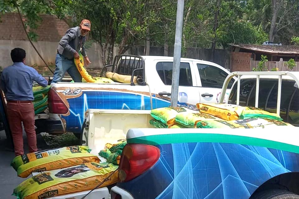 Prefeitura entrega 5 mil quilos de ração para Associação dos Amigos dos Animais