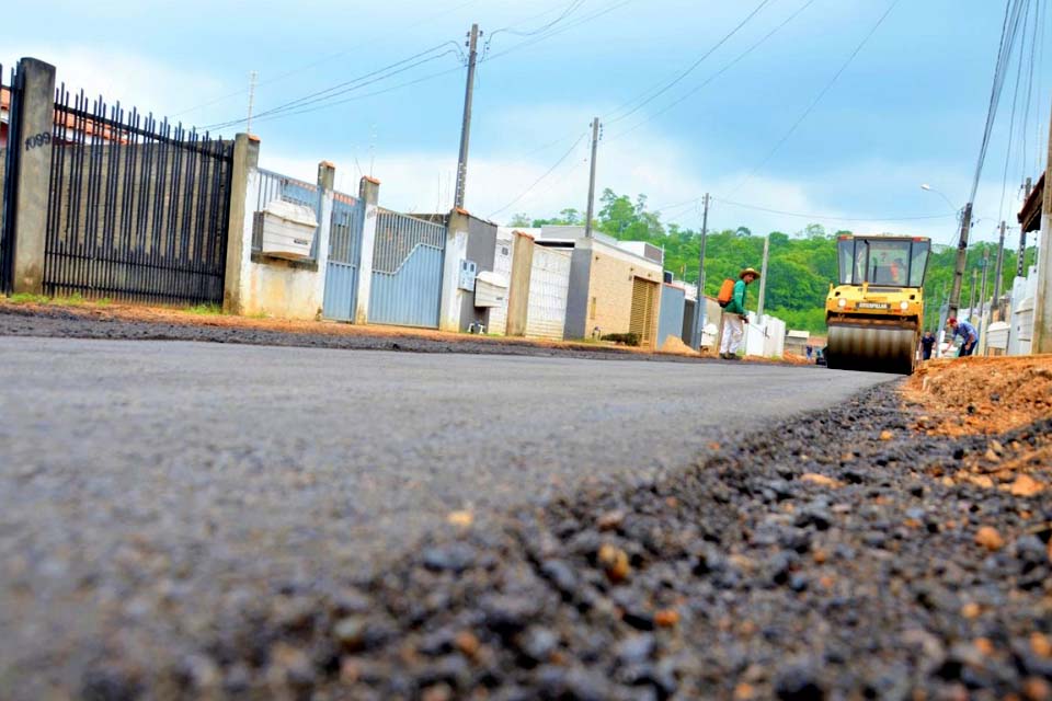 Prefeitura conclui pavimentação da Rua Pássaro Preto no Jardim Jorge Teixeira
