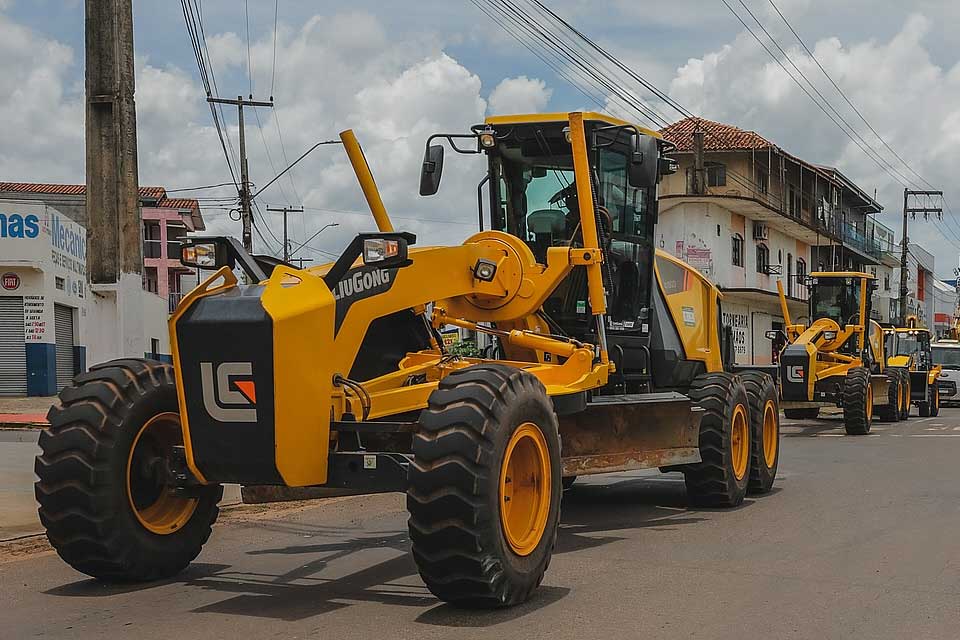 Prefeitura entrega máquinas agrícolas e reforça infraestrutura rural com apoio de emendas