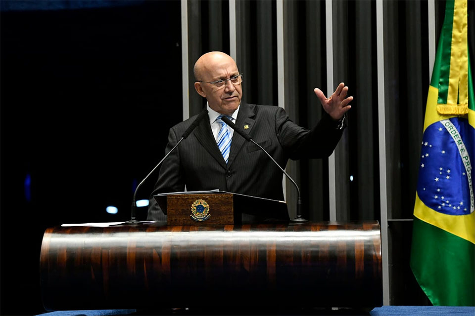 E até o senador da República Confúcio Moura processou a Energisa Rondônia...