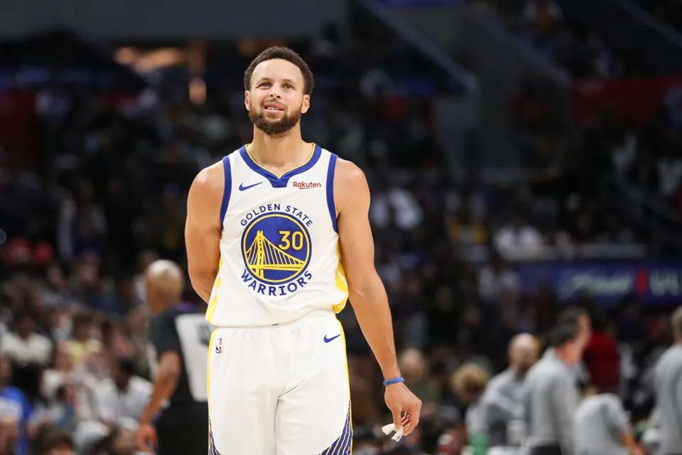 Pela 1ª vez desde 2018, Curry erra todos os arremessos de três em jogo da temporada regular