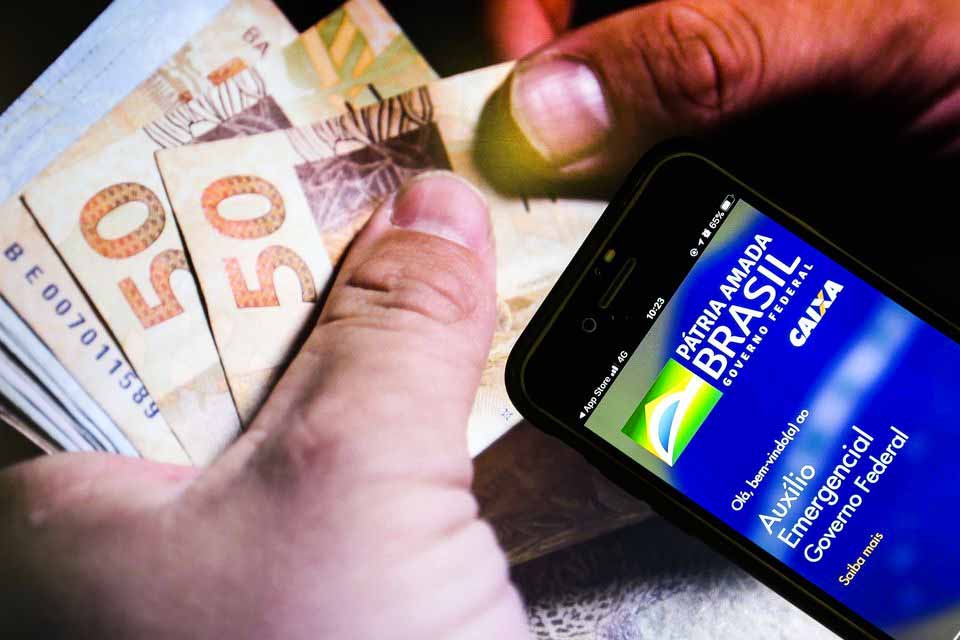 Trabalhadores nascidos em novembro podem sacar o auxílio emergencial