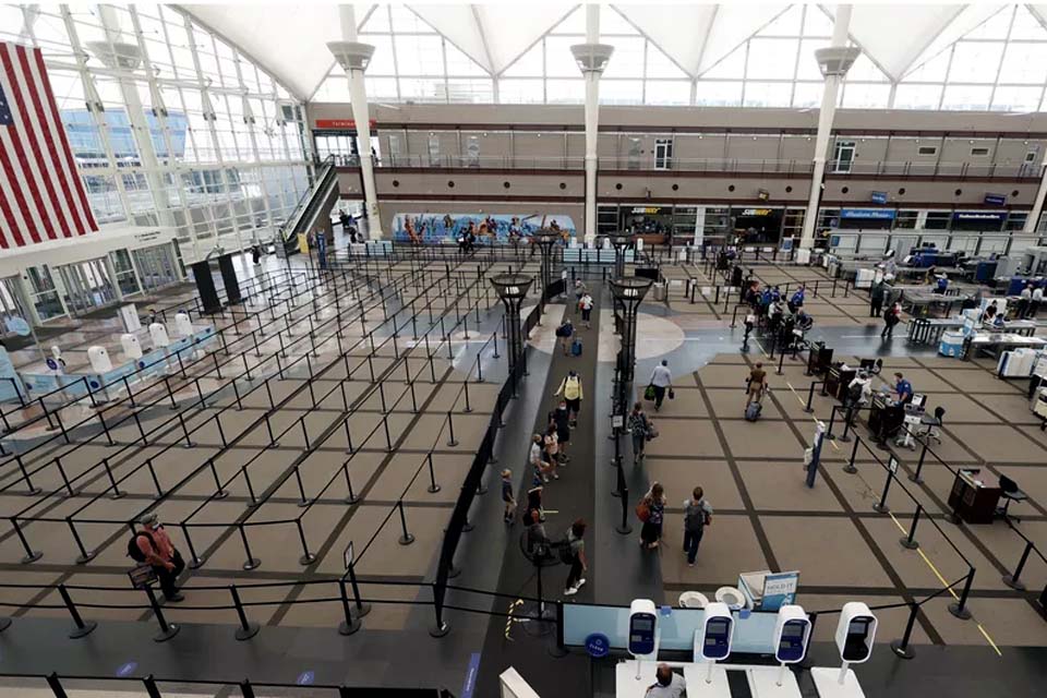 EUA mantêm proibição de entrada de viajantes vindos do Brasil, União Europeia e Reino Unido