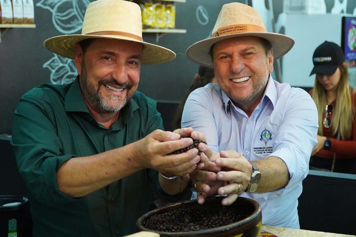 Em visita à Rondônia Rural Show, Hildon Chaves defende investimentos no “Ouro Verde”