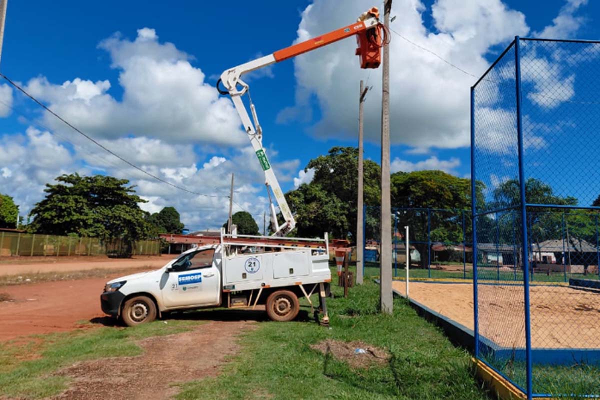 Praça Dois Amigos tem iluminação restabelecida e volta a oferecer mais segurança e lazer à população