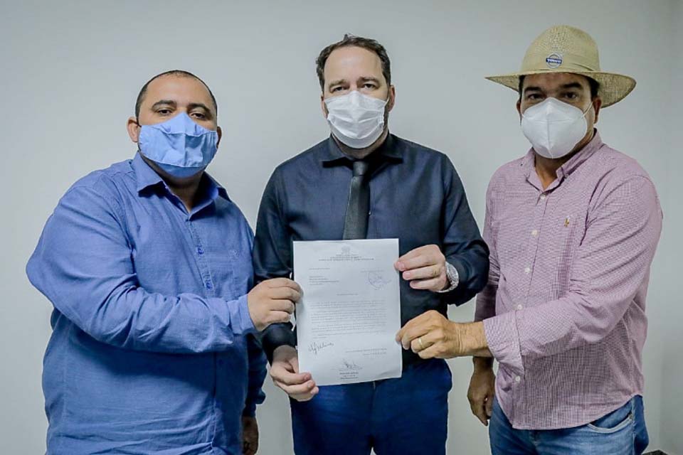 Tá na conta: Buritis recebe mais R$ 100 mil para compra de insumos para a fabricação de bloquetes