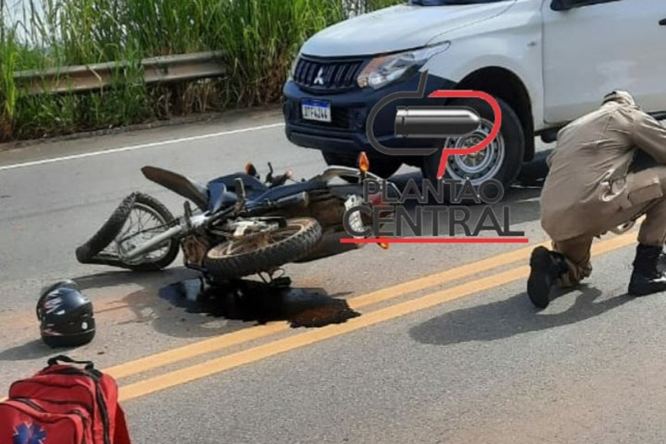 Um morto e outro feridos em colisão entre moto e carro na BR 364